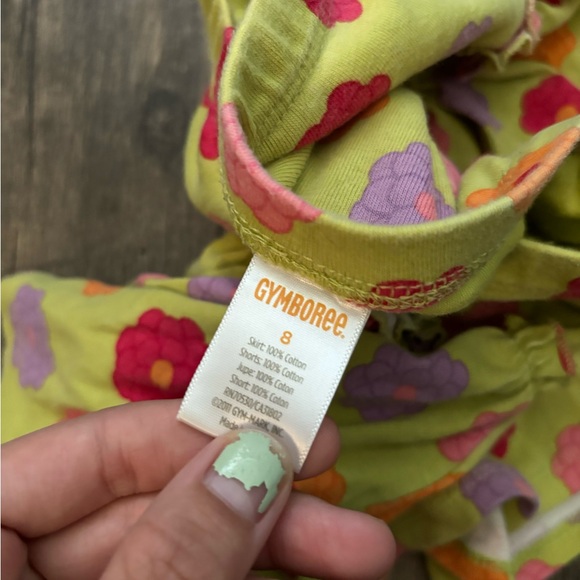 Green Ruffle Mini Skirt with Multicolored Floral Print ☘️💐 - Picture 3 of 4